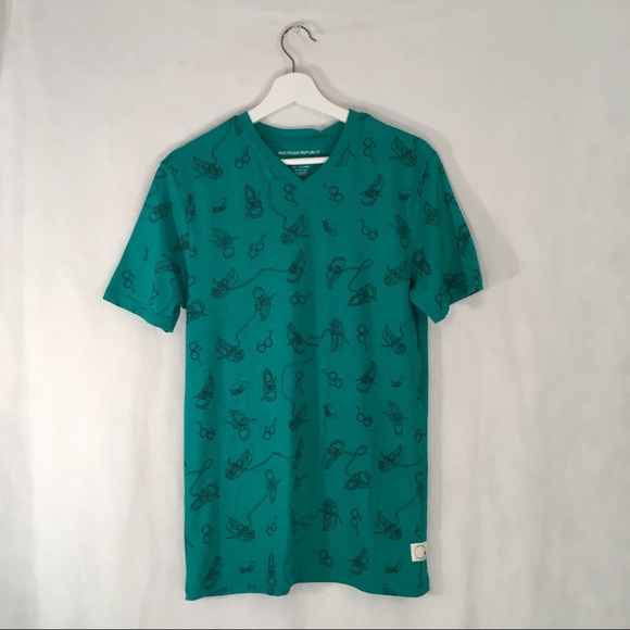 Men Jade Green V Neck Graphic Tee Sneaker Glasses - Picture 6 of 6